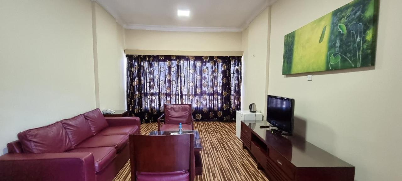 Grand Pj Hotel 拉斯阿尔卡麦 外观 照片